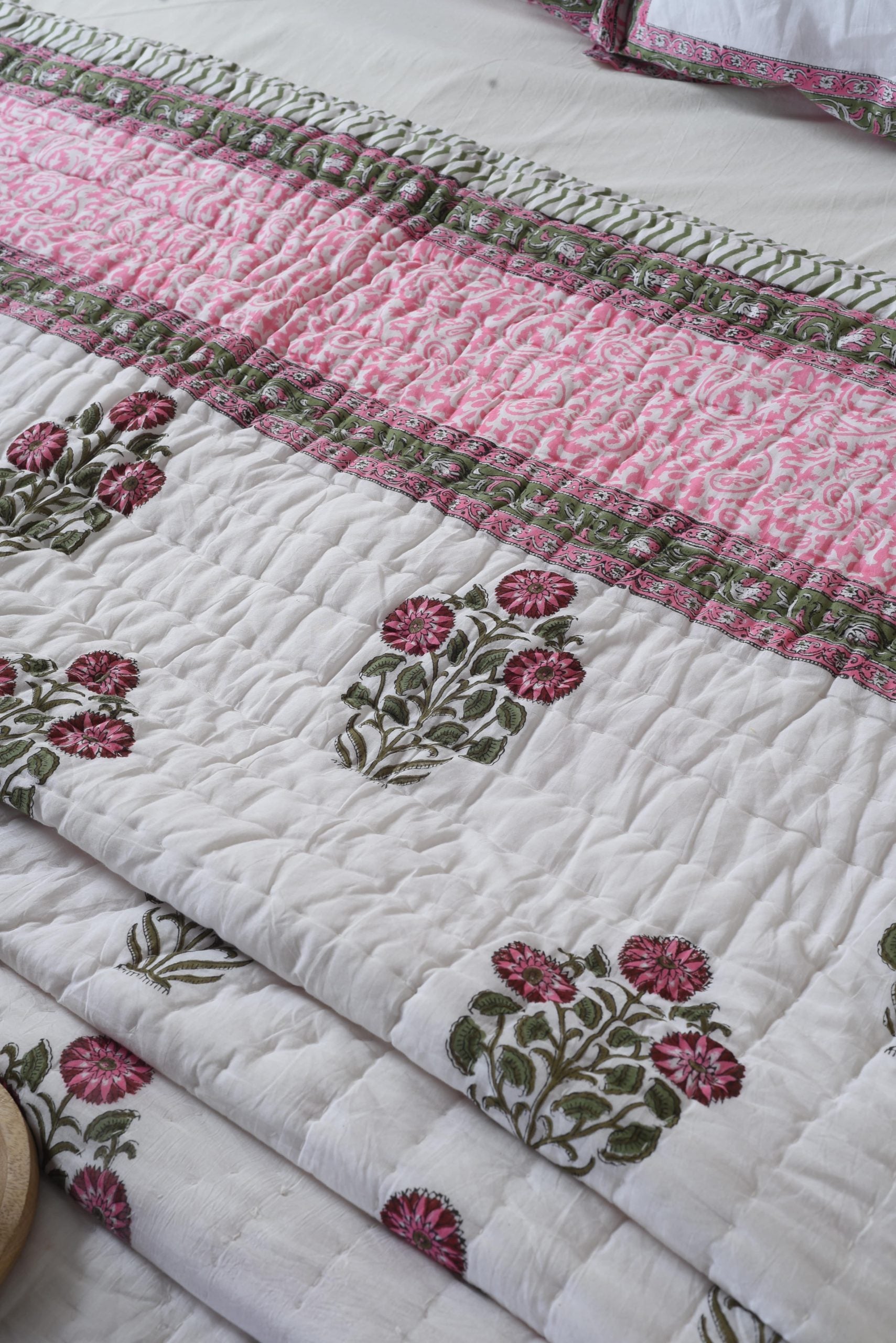 Jaipuri Razai With Pillow Covers - Pink Iris