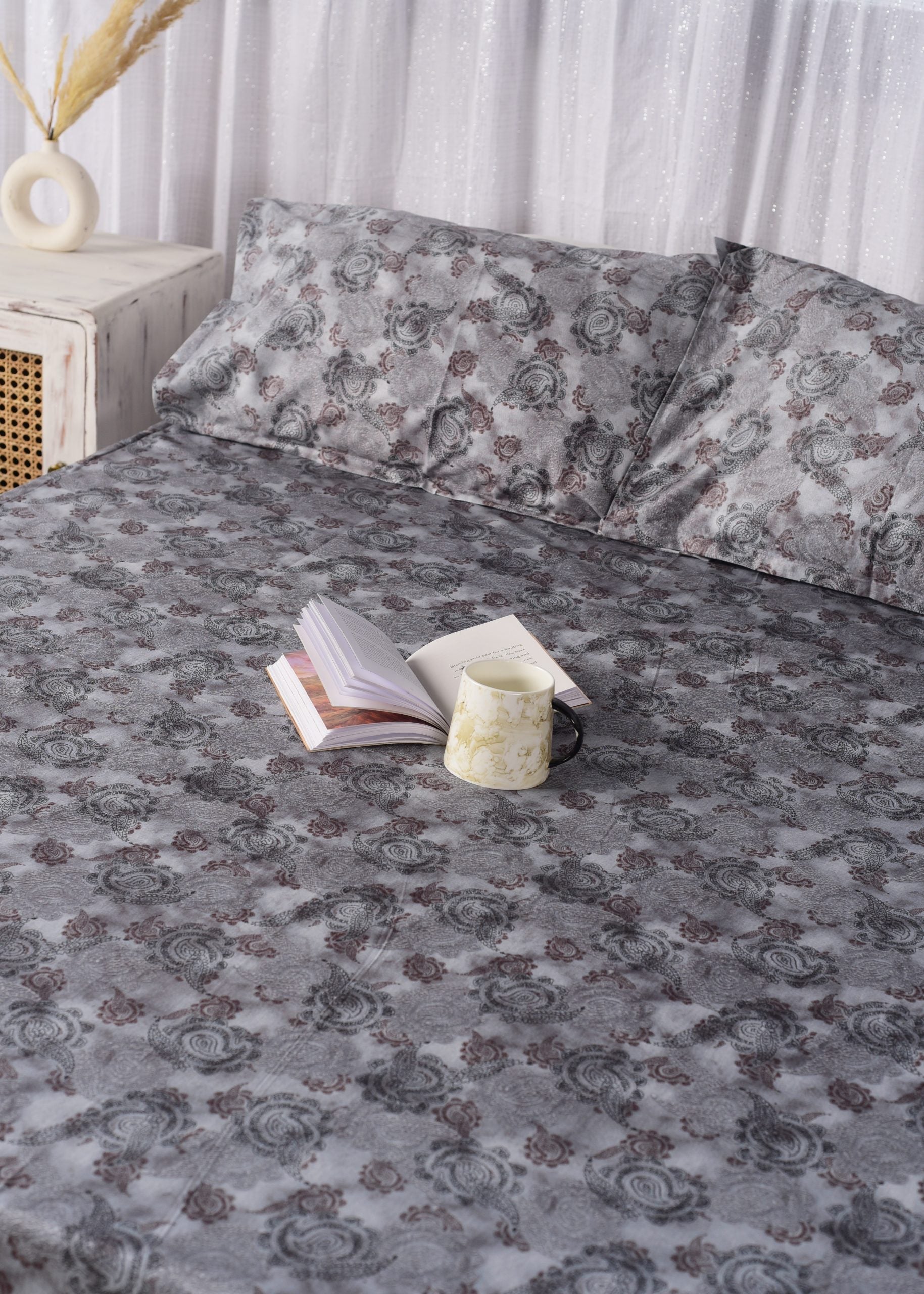 Grey Paisley - Super King Bedsheet And Pillowcase Set
