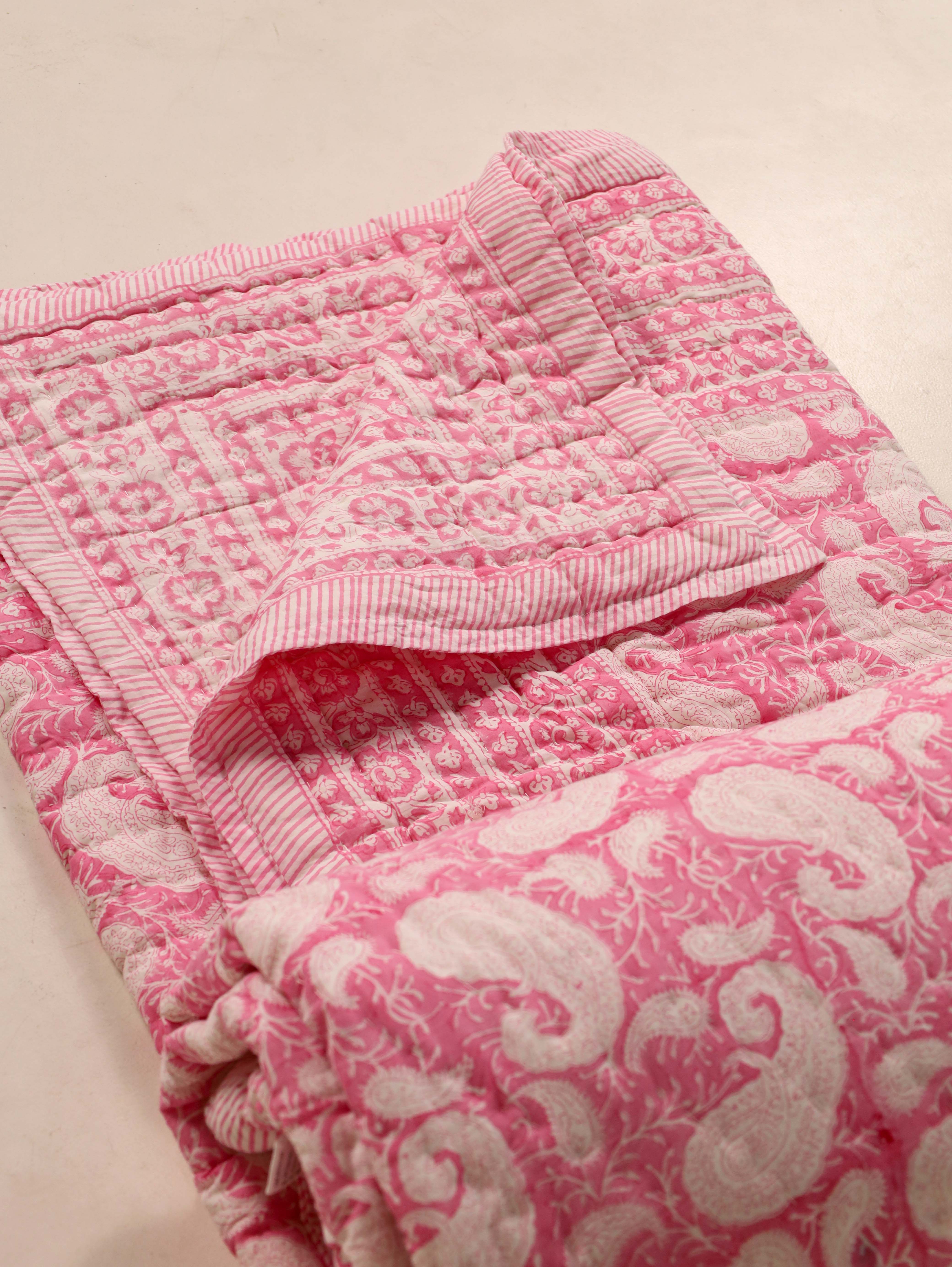 Jaipuri Razai With Pillow Covers - Pink Paisley