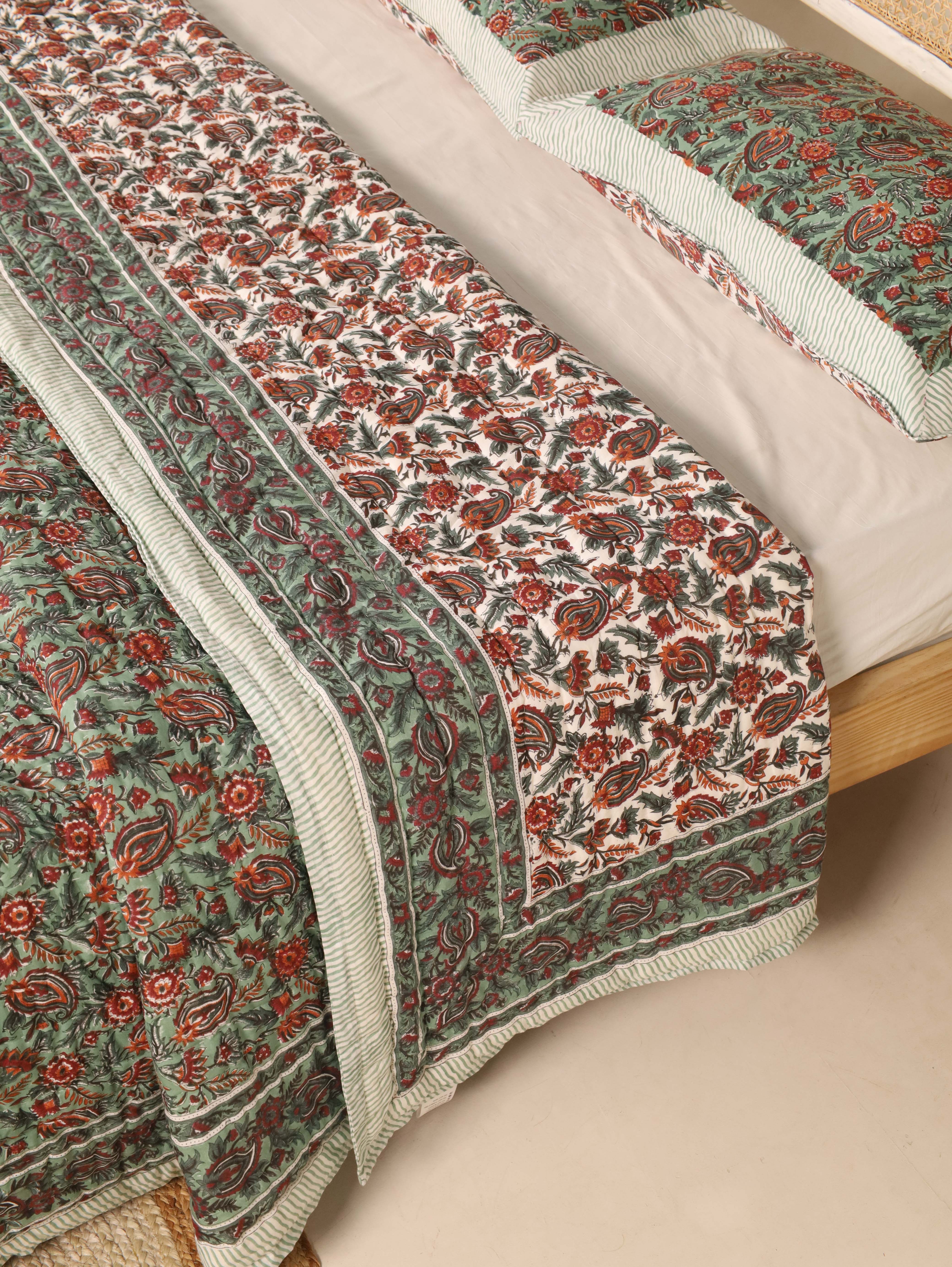 Jaipuri Razai With Pillow Covers - Aurora