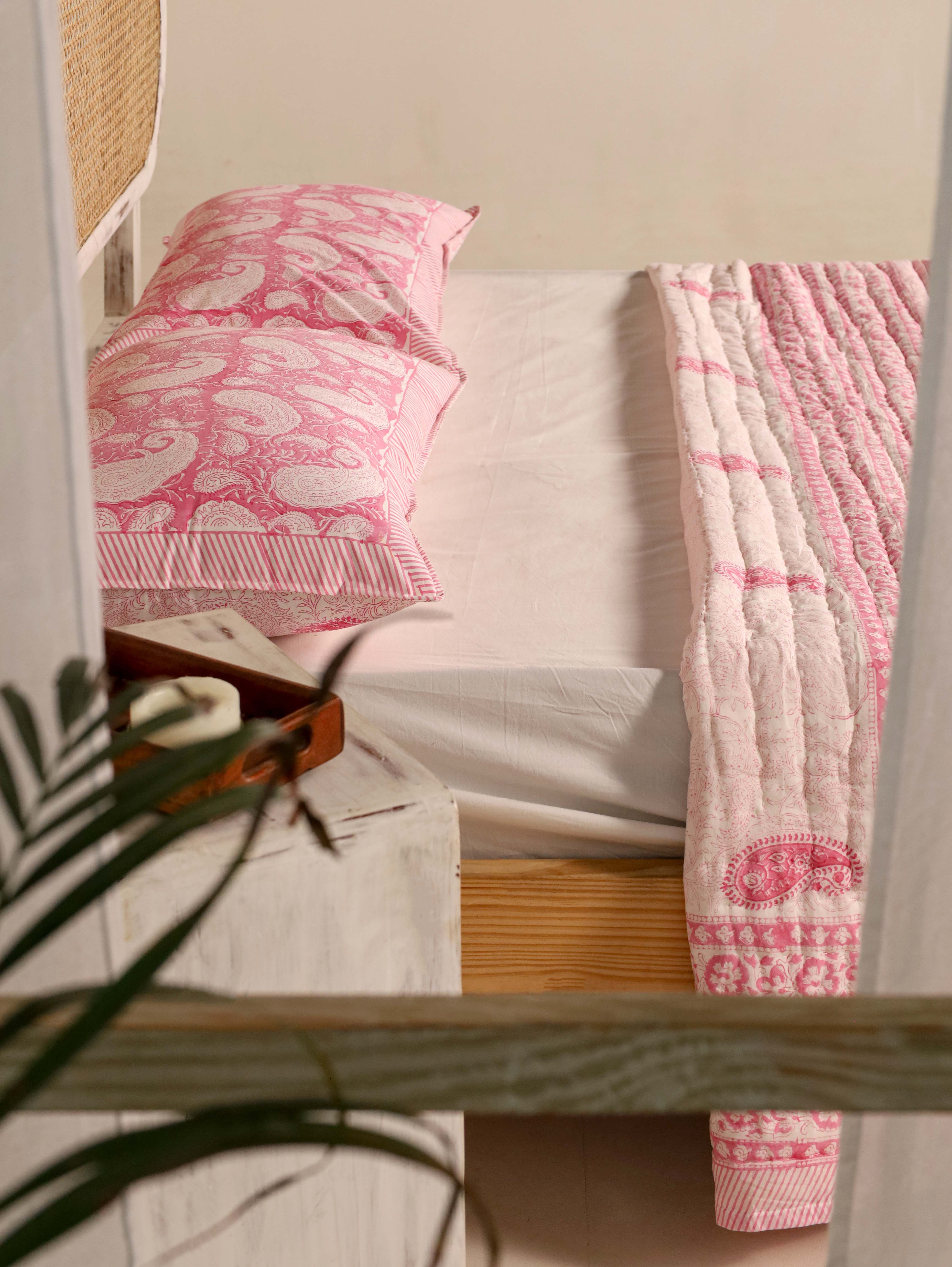 Jaipuri Razai With Pillow Covers - Pink Paisley