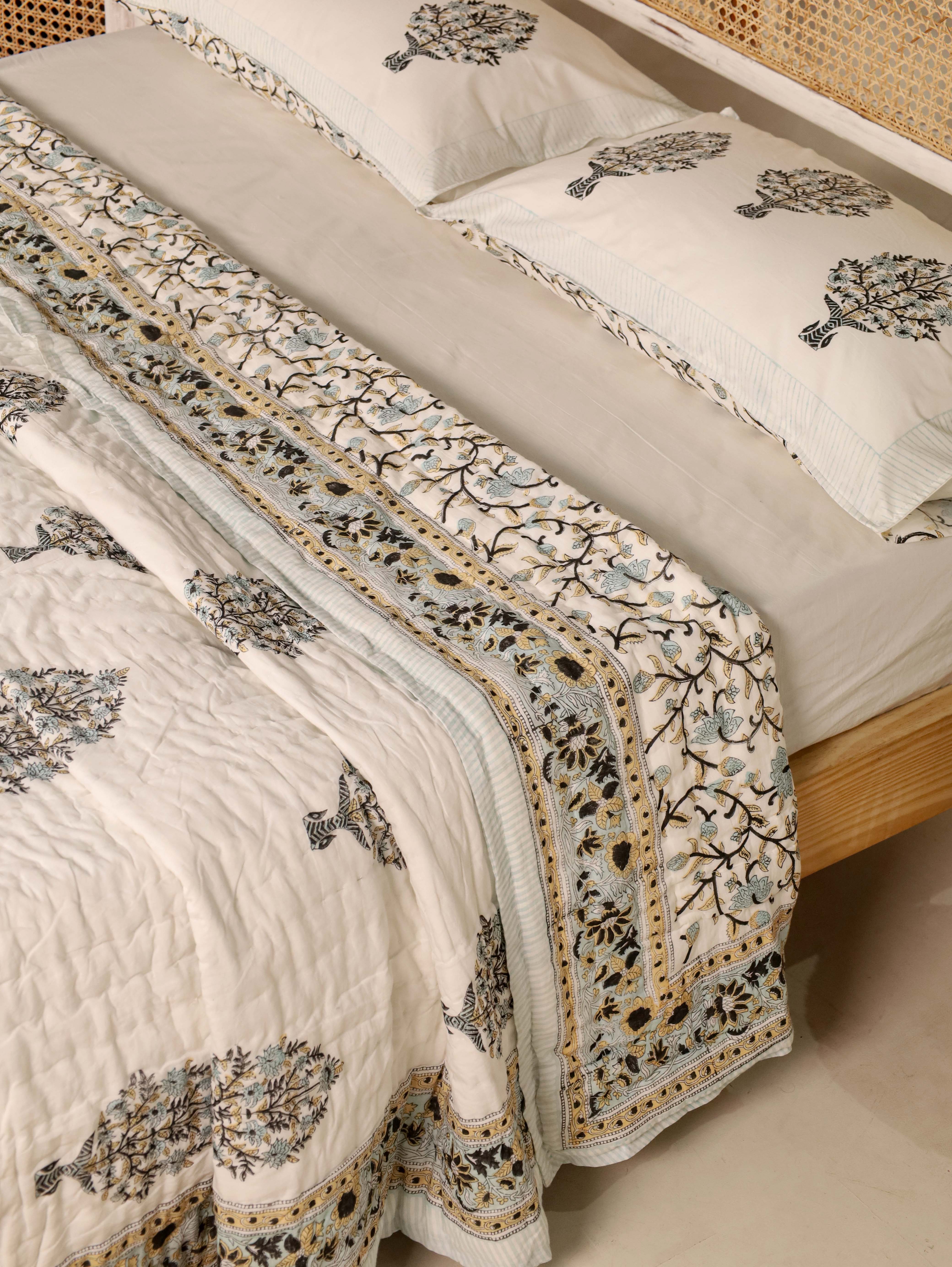Jaipuri Razai With Pillow Covers - Desert Flower