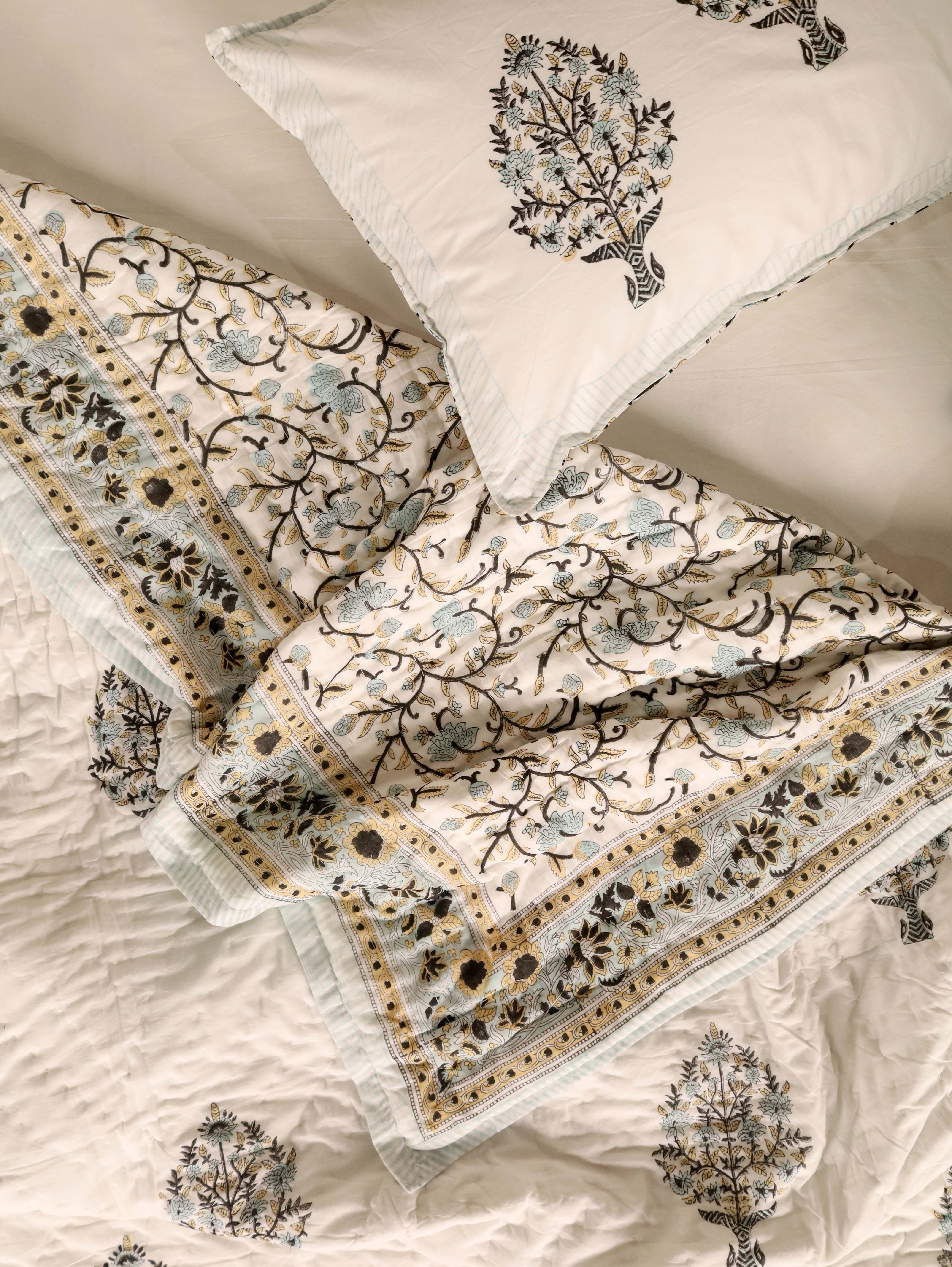 Jaipuri Razai With Pillow Covers - Desert Flower